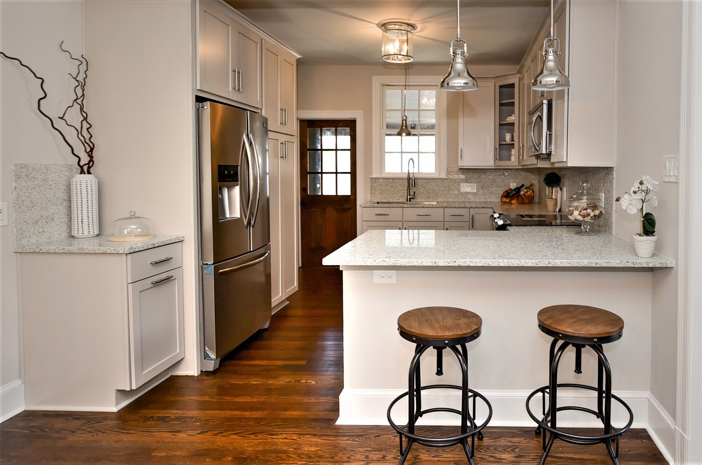 2016 Year in Review 10 Favorite Recycled Glass Kitchens, Baths and Bars